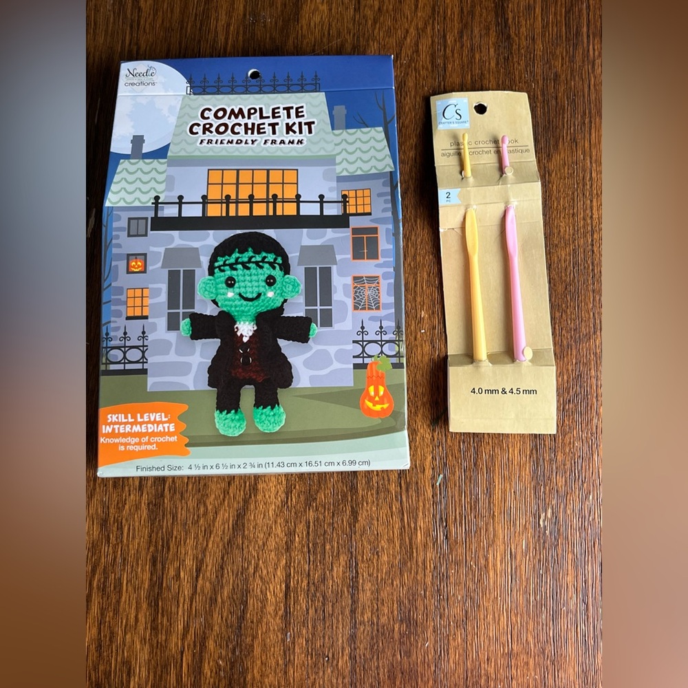 Friendly Frank Crochet Kit - Green and Black